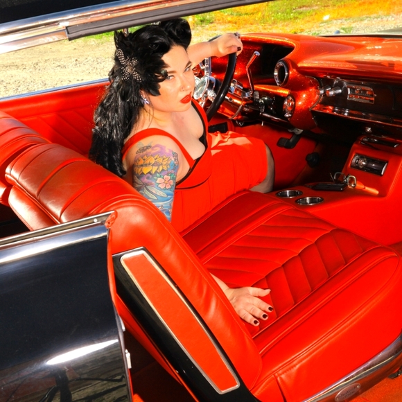 Meet your Posher, Stephanie - Picture 3 of 5